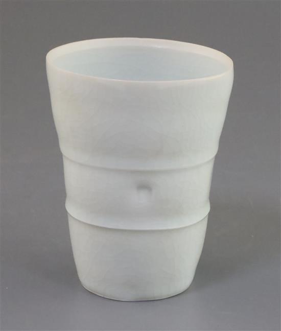 Edmund de Waal (b.1964). A studio porcelain beaker, H. 11cm